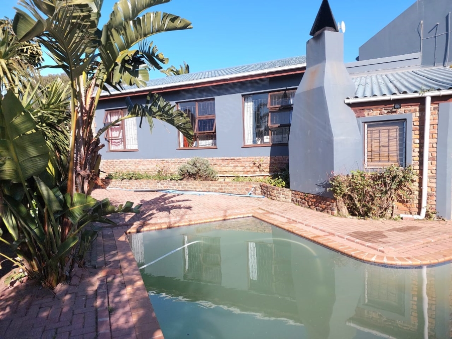 4 Bedroom Property for Sale in Heiderand Western Cape